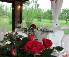 Addobbi floreali per il banchetto nuziale al B&B La Gaiana