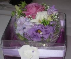 Centrotavola in lilla per il ricevimento di nozze