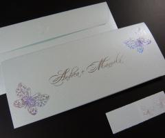 Art. 1070

Carta e busta: perlato turchese
Farfalle a caldo

A richiesta nomi a caldo e iniziali a rilievo