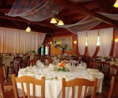 Sala interna allestita per il ricevimento di matrimonio