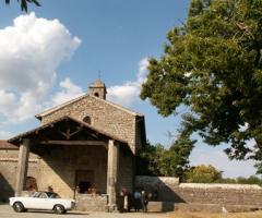 Esterno della chiesa per la messa di nozze