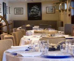 Tavoli a bordo per le nozze