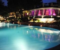 Matrimonio a bordo piscina