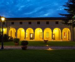 Il porticato dall'esterno