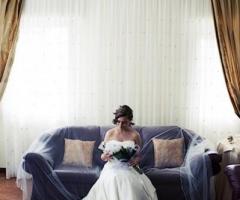 Fotografia della sposa durante i preparativi