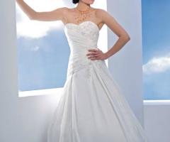 Prezioso abito da sposa della linea Nana Couture