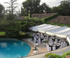 Ricevimento di matrimonio a bordo piscina