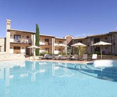 Piscina e spazi esterni del Relais Il Canalicchio