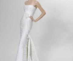 Abito da sposa senza spallime e tessuto stretch