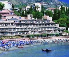 Grand Hotel Mazzarò Sea Palace che si affaccia direttamente sul mare