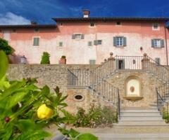 Scalinate d\'ingresso alla villa per il matrimonio