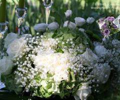 Fiori per la cerimonia di nozze in giardino