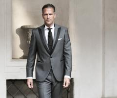 Completo grigio per lo sposo