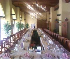 Tavolo unico per il ricevimento di matrimonio