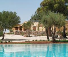 Esterno parco con ulivi presso Avola Antica