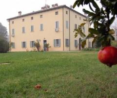 Esterno con ampio parco per ricevimento di matrimonio presso Villa dei Melograni