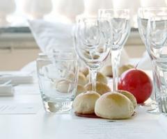 Tavolo allestito per il banchetto di matrimonio