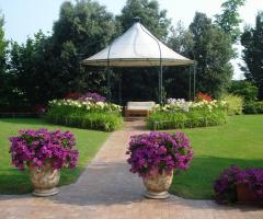 Gazebo del giardino della location di nozze