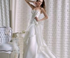 Abito da sposa dal taglio unico ed originale