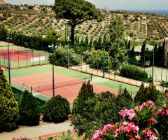 Le notevoli strutture ricettive e attrattive dell'Hotel Torre Artale