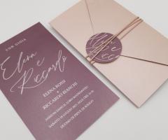 Partecipazioni a busta con cordino e tag nei toni del rosa  - Eliotecnica Balbi Wedding