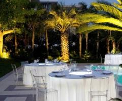 Allestimento ricevimento nuziale all'aperto