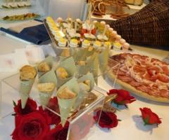 Il tavolo degli antipasti del ricevimento nuziale