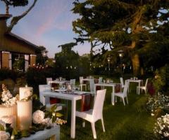 Ricevimento di matrimonio in giardino