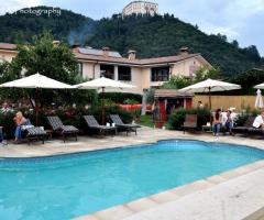 Piscina dell'agriturismo per il matrimonio