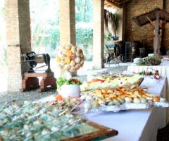 Ottimo cibo per un prelibato ricevimento di matrimonio