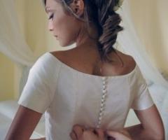 Sposa durante i preparativi per il matrimonio