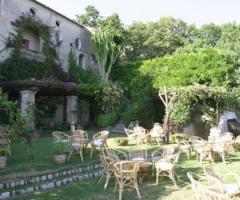 Ricevimento di matrimonio in giardino