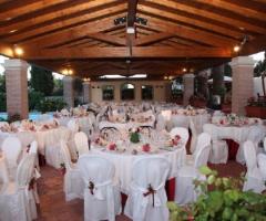 Ricevimento di matrimonio a bordo piscina