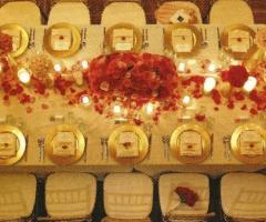 Tavolo apparecchiato per il ricevimento di matrimonio