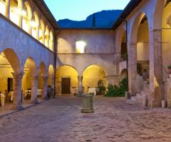 Chiostro romanico dell'Abbazia San Pietro in Valle