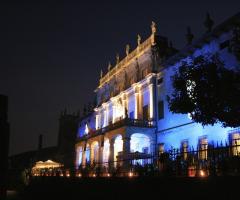 Illuminazione esterno per il ricevimento di matrimonio