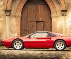 Le Carrozze di Cenerentola - Ferrari 308 GTS del 1981 per matrimoni a Bologna