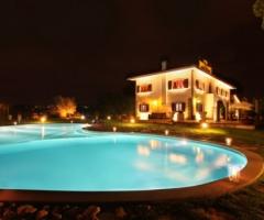 Villa con piscina per ricevimenti di nozze a Roma