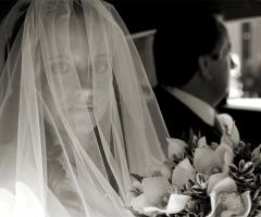 Foto in bianco e nero della sposa