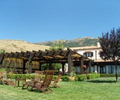 Esterno con ampio parco per ricevimento di matrimonio presso l'Agriturismo Terra Vecchia