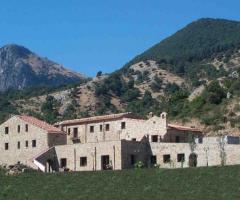 Esterno con parco dell'agriturismo per ricevimento di matrimonio Masseria Rocca di Gonato