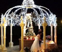 Uno dei tempietti realizzati nel parco. In questo caso per il taglio della torta