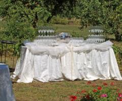 Allestimento del matrimonio in giardino