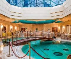 Grand Hotel Duca d'Este - La piscina interna alla sala