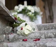 Addobbo floreale per la cerimonia di matrimonio