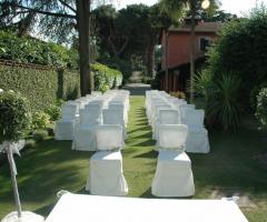 Celebrazione del matrimonio in giardino