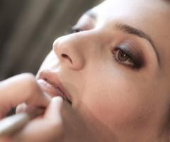 Trucco sui toni del marrone per il matrimonio