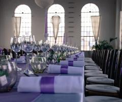 Mise en place sui toni del lilla per il matrimonio