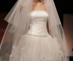 Abito da sposa con il velo