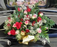 Addobbo floreale per la macchina da cerimonia